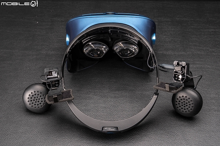 HTC Vive Cosmos 虛擬實境頭戴顯示器 兼顧自由度與擴充性的後起之秀
