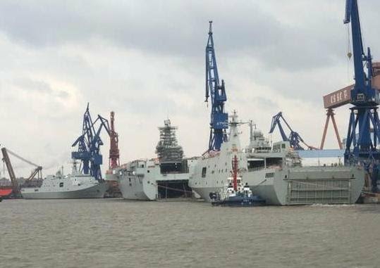 中國登陸艦下餃子!光075攻擊艦就有4艘,排水量超20萬噸