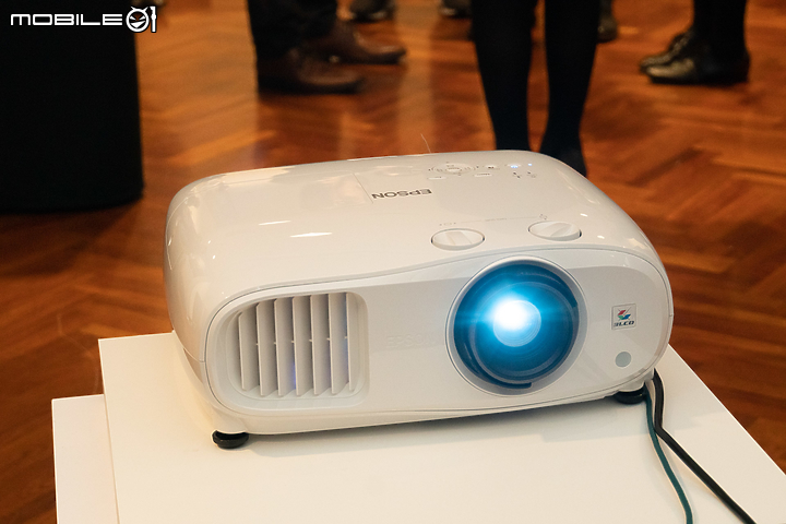 Epson發表雷射大電視及中階4K家庭劇院 畫質、CP值各有擅長