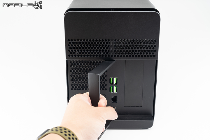 Razer Core X Chroma Thunderbolt 3 eGPU 讓筆電輕鬆擁有桌機效能!