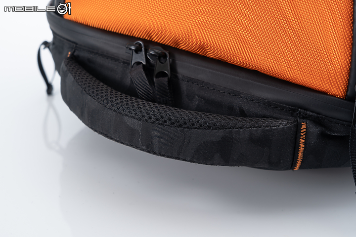 UAG 全新耐衝擊系列電腦包/後背包試用分享|軍規防護與豐富機能並行!