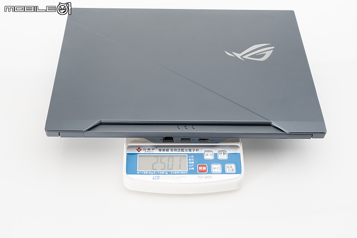 ROG Zephyrus Duo 15 GX550 測試 超頻效能的雙螢幕電競筆電！