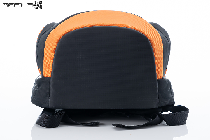 UAG 全新耐衝擊系列電腦包/後背包試用分享|軍規防護與豐富機能並行!