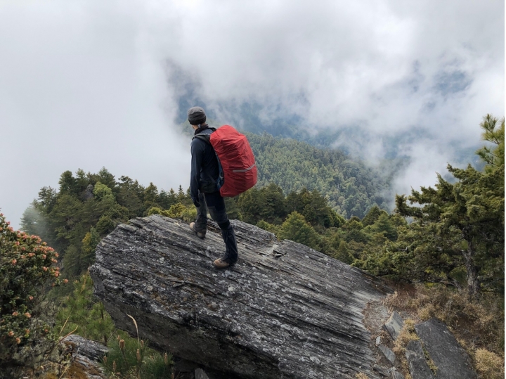 千山有名雖無窮 行過新康方為岳 - 我們與天空的距離