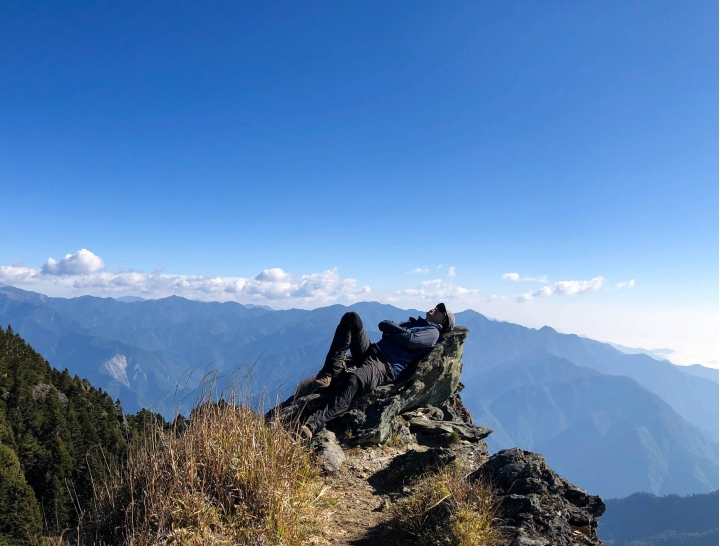 千山有名雖無窮 行過新康方為岳 - 我們與天空的距離