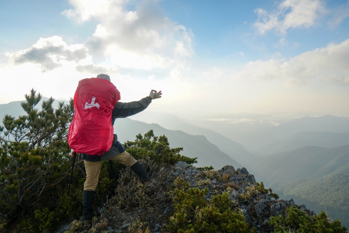 千山有名雖無窮 行過新康方為岳 - 我們與天空的距離