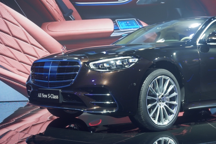 全新S-Class原廠宣傳影片(有實車照)