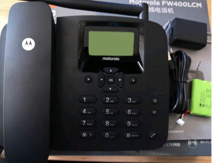 (不完美微開箱)Motorola 4G插卡座機WIFI可熱點分享