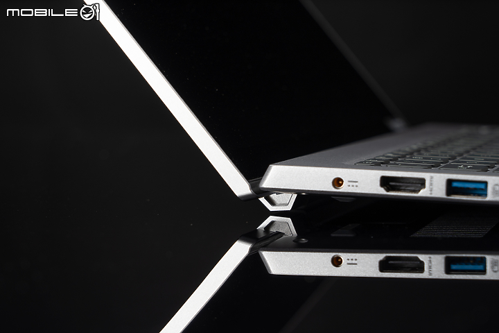 Porsche Design Acer Book RS 實機開箱 配件也出眾的時尚筆電!