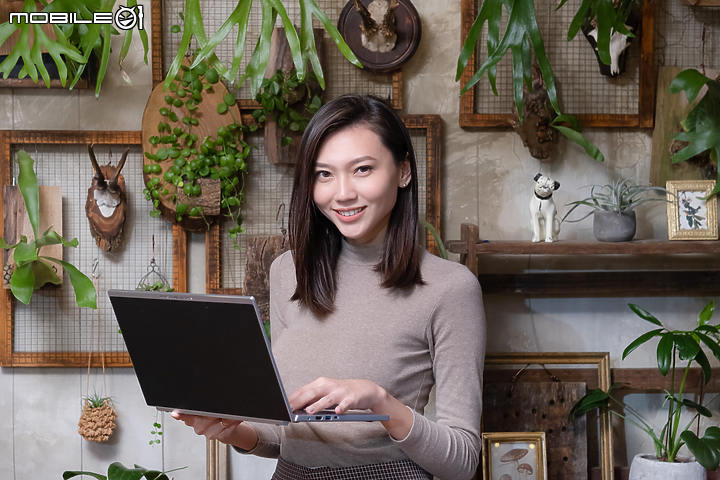 Porsche Design Acer Book RS 實機開箱 配件也出眾的時尚筆電!