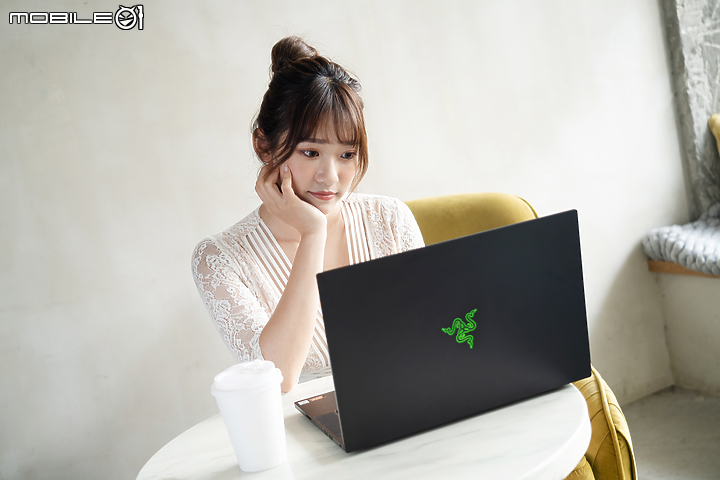 Razer Blade 15 Advanced with Thunderbolt 4 Chroma 薄型電競重磅效能