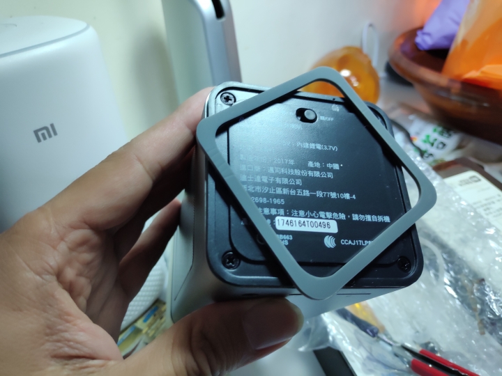 TCSTAR的TCS1140 藍牙喇叭 無法充電 拆機換電池