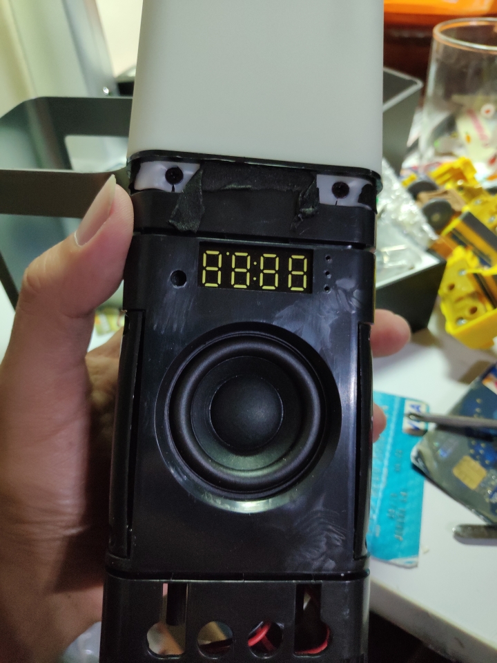 TCSTAR的TCS1140 藍牙喇叭 無法充電 拆機換電池