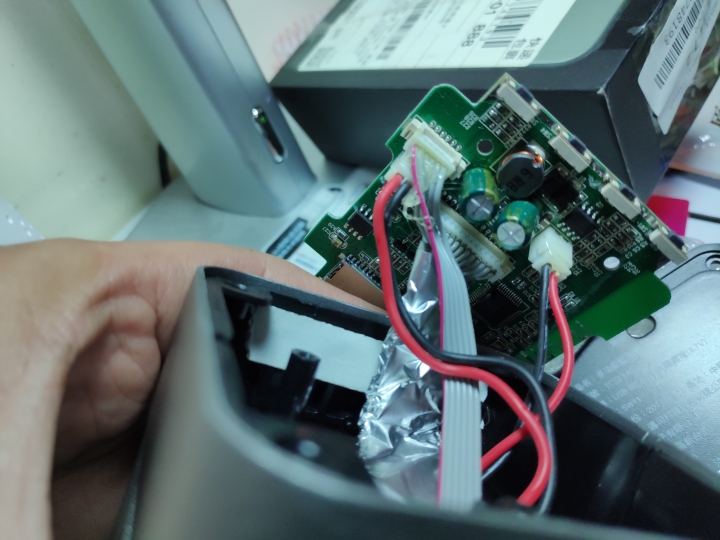 TCSTAR的TCS1140 藍牙喇叭 無法充電 拆機換電池