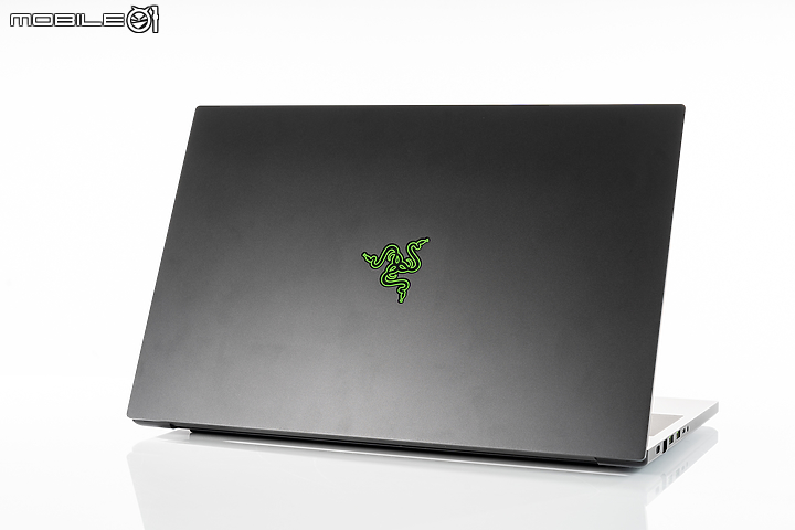 Razer Blade 17 實測報告 規格與散熱升級帶來強大效能