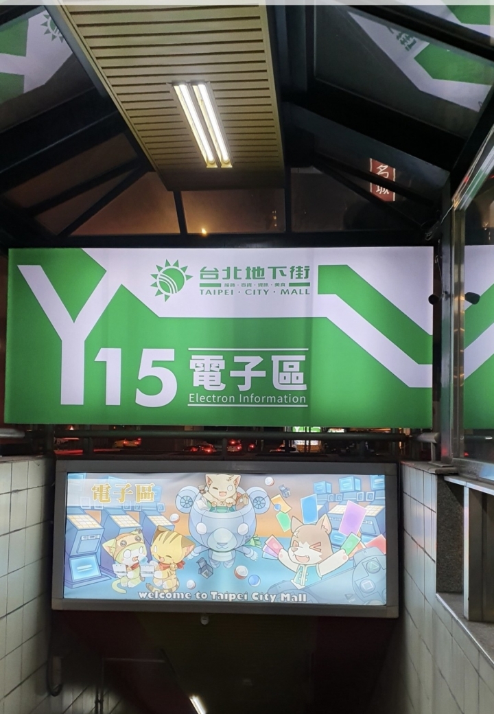 被賓士自動反鎖在車外全紀錄