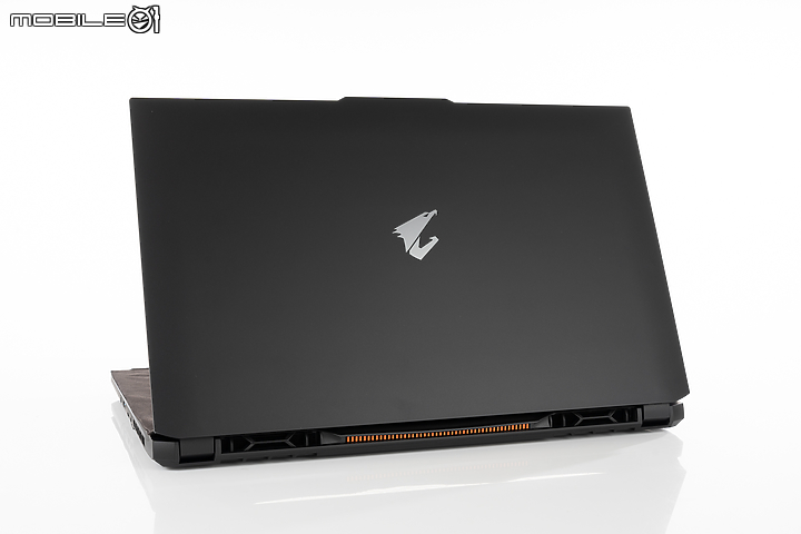 GIGABYTE AORUS 17 YE5 實機測試|頂規筆電獨顯帶來快意效能