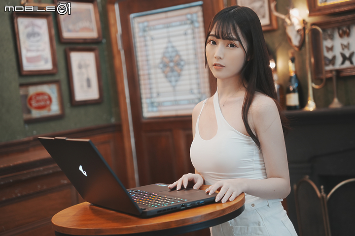 GIGABYTE AORUS 17 YE5 實機測試|頂規筆電獨顯帶來快意效能