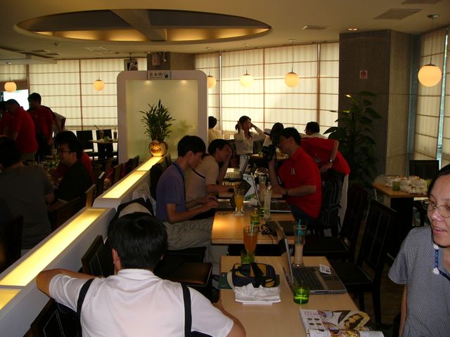 [聚會相片集]Mobile01聚會記實：2004夏@高雄～Rex拍-附上簽名板