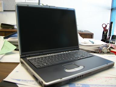 17" 寬螢幕 ATI M11 9700 256 MB DDR 目前超高檔 的攜帶型電腦