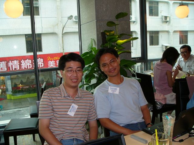 [聚會相片集]Mobile01聚會記實：2004夏@高雄～Rex拍-附上簽名板