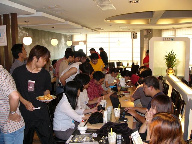 [聚會相片集]Mobile01聚會記實：2004夏@高雄～Rex拍-附上簽名板