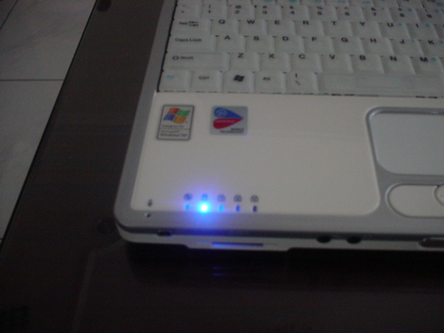 白 色 聖 誕 限 量 版 - NEC E680 (White Edition)