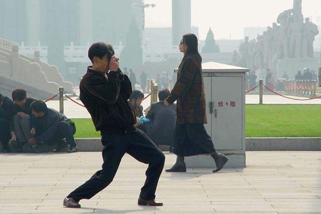 中國人拍照的姿勢!!看看您拍照時是否也擺相同的姿勢呢??