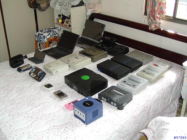 [小裝檢]電視遊樂器與一堆雜物