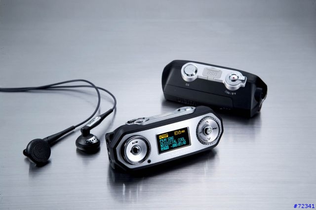 MPIO FG100  V.S  IRIVER IFP 790