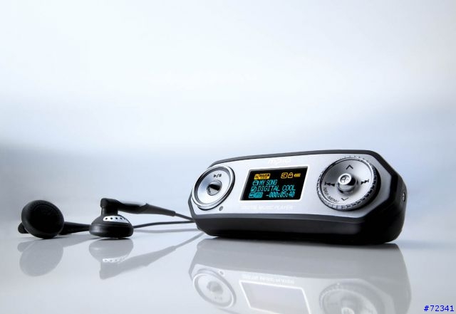 MPIO FG100  V.S  IRIVER IFP 790