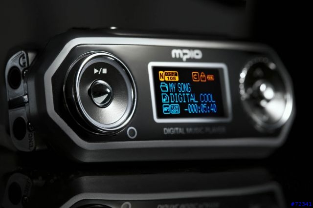 MPIO FG100  V.S  IRIVER IFP 790