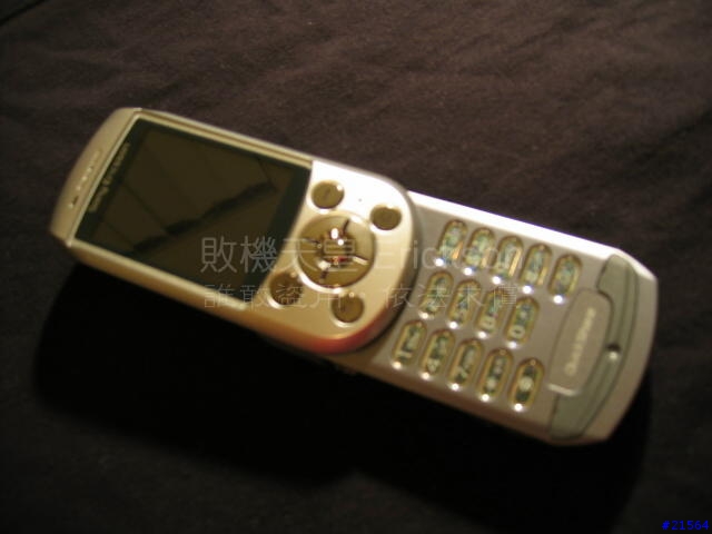 [絕世好機]Sony Ericsson S700i勸敗寫真(I)--外型篇