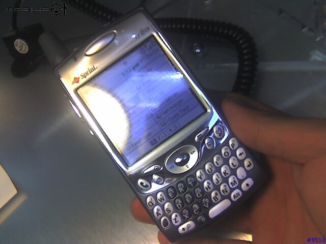 兩張用Treo 650照Treo 650的照片