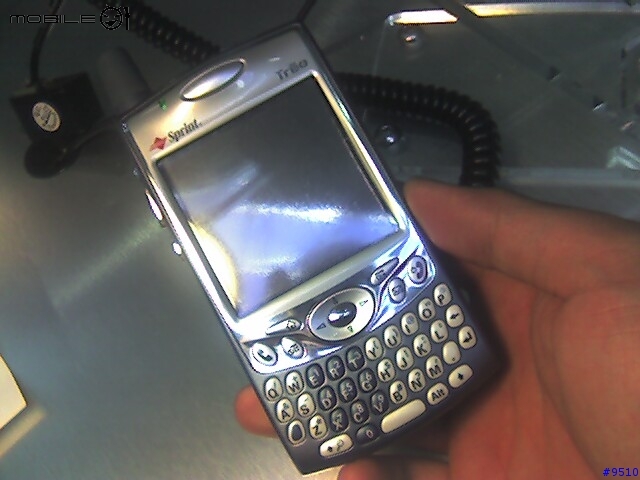 兩張用Treo 650照Treo 650的照片