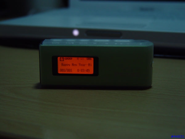 [分享]READS RDS-110/256MB MP3....流線的外型....吸引大家的眼光