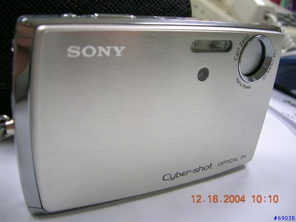 SONY T33 本尊來摟