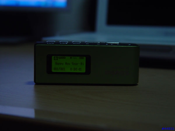 [分享]READS RDS-110/256MB MP3....流線的外型....吸引大家的眼光