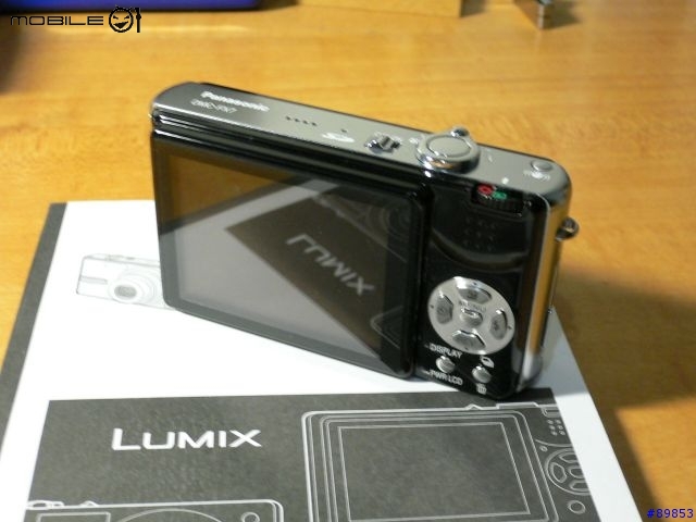 [分享+炫耀文]啥咪!!竟然買到黑色的Panasonic-FX7  >_