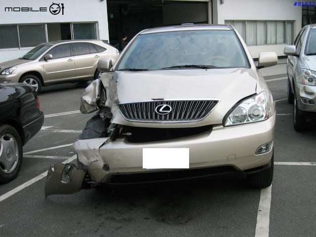 lexus....kiss圖..難怪是休旅車年度冠軍..還挺耐撞