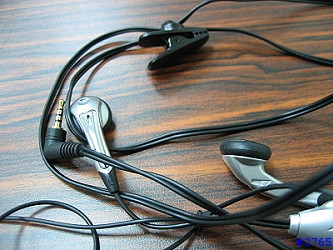 [配件] Sony Ericsson 的雙耳 MP3 耳機