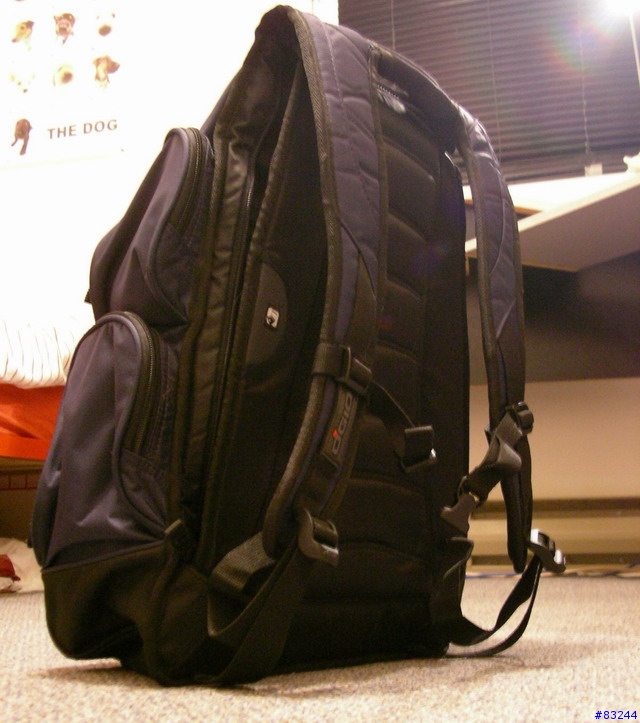 [分享] Ogio Metro Laptop 後背包 (新增試背照片)