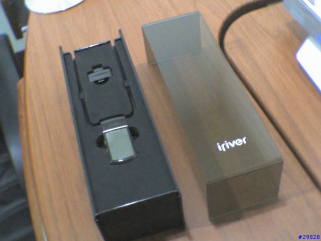 [分享]超時尚短小IRIVER  N10 MP3隨身聽
