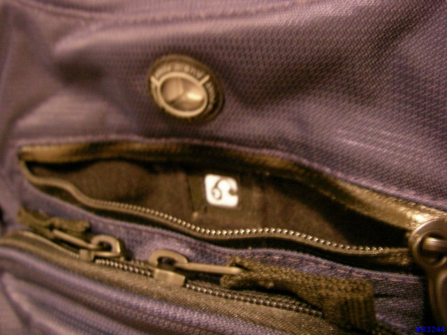 [分享] Ogio Metro Laptop 後背包 (新增試背照片)