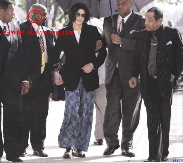 麥克傑克森的保鏢...用的也是Jabra Fs258說!!