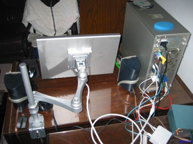液晶螢幕(LCD)懸臂