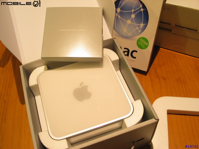 [MoMo桑分享] Apple Cinema Display 20" + Mac Mini + BT Mouse & Keyboard