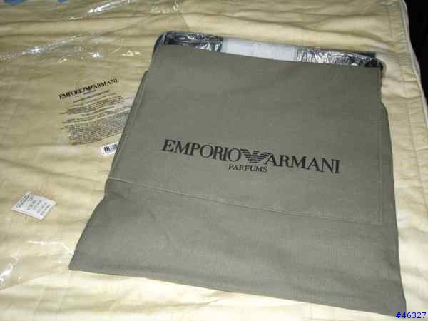 [尋找]有人看過這樣的ARMANI包包出現在機場免稅店嗎??