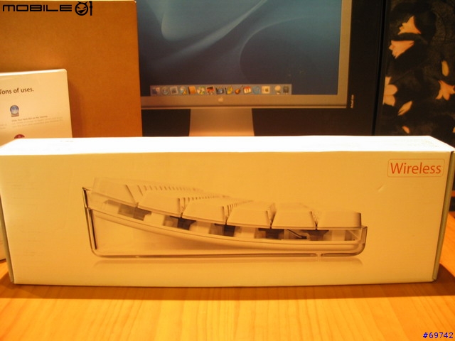[MoMo桑分享] Apple Cinema Display 20" + Mac Mini + BT Mouse & Keyboard