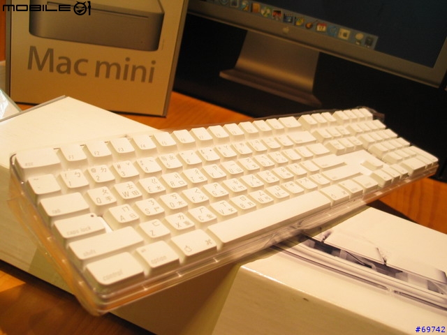 [MoMo桑分享] Apple Cinema Display 20" + Mac Mini + BT Mouse & Keyboard